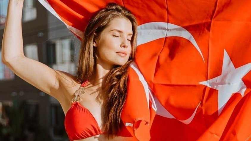 Amanda Cerny’nin Cadılar Bayramı kostümü yürek hoplattı!