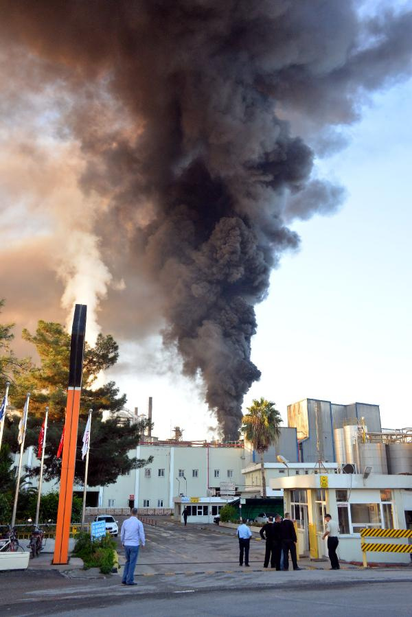 Adana'da fabrika yangını! Fabrikanın sahibi bomba bir isim