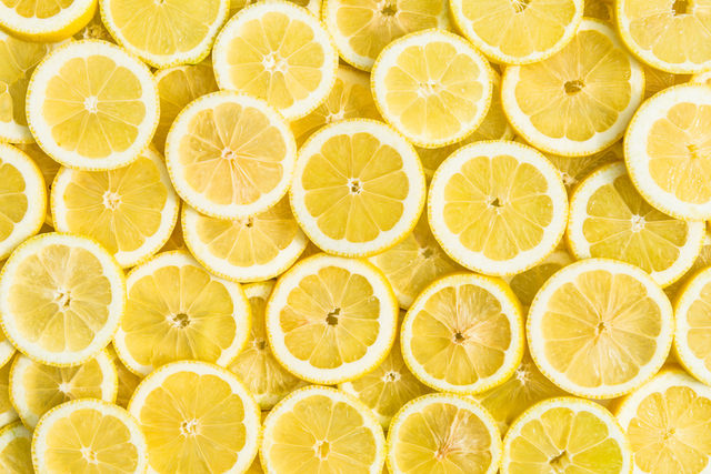 Limonun mucizesine bakın sadece yemeğe sıkıyorsanız yanılıyorsunuz