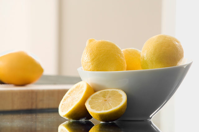 Limonun mucizesine bakın sadece yemeğe sıkıyorsanız yanılıyorsunuz