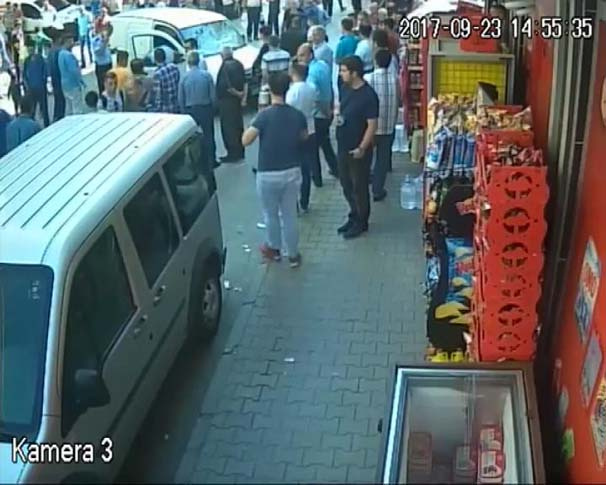 İstanbul'da şoke eden görüntü! Polis niye seyretti