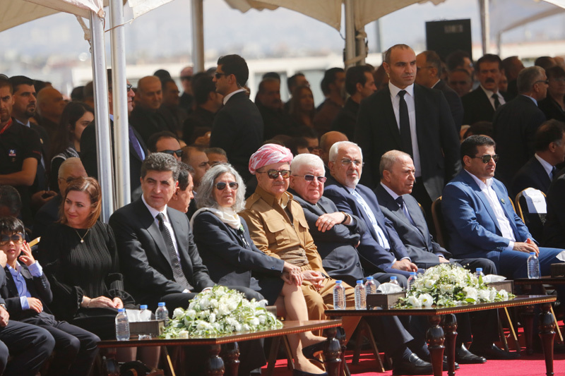 Talabani'nin cenazesinde Barzani böyle görüntülendi