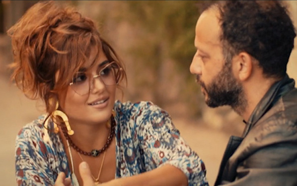 Hande Erçel ve Rıza Kocaoğlu'nun iki aşığı canlandırdığı klip izleme rekorları kırıyor