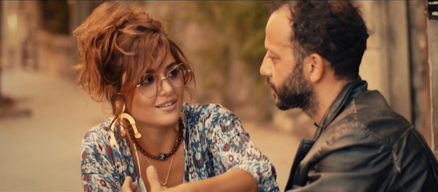 Hande Erçel ve Rıza Kocaoğlu'nun iki aşığı canlandırdığı klip izleme rekorları kırıyor