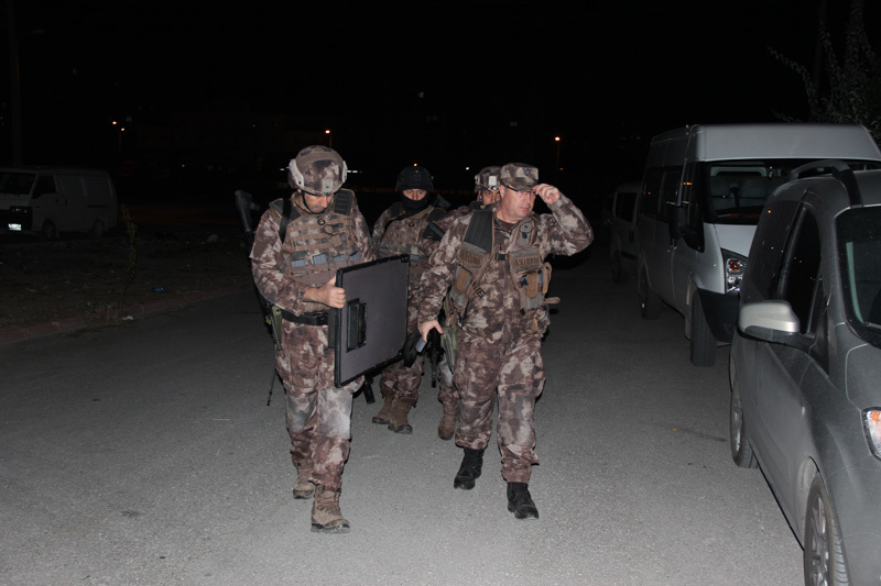 Konya'da Özel Harekat polisleriyle FETÖ operasyonu