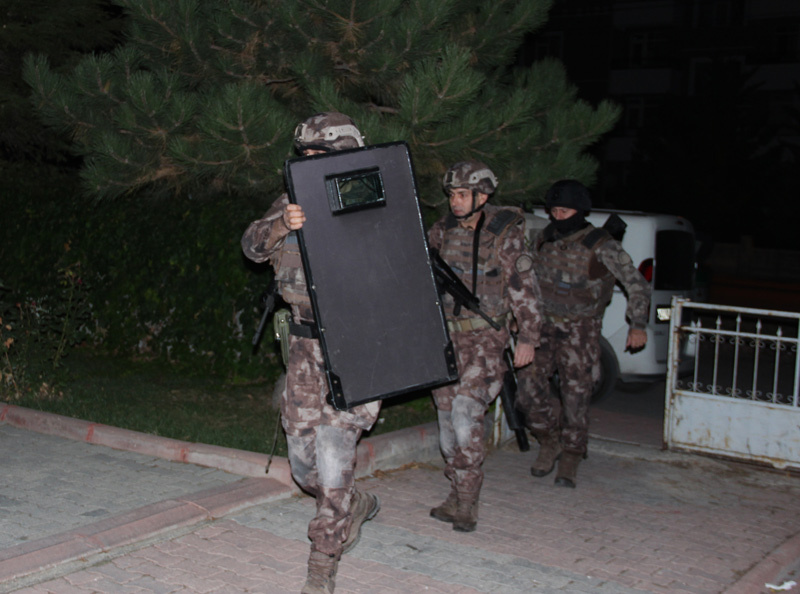 Konya'da Özel Harekat polisleriyle FETÖ operasyonu