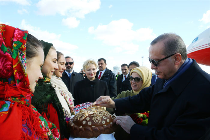 Erdoğan'a Ukrayna'da sürpriz karşılama! Ne ikram ettiler?