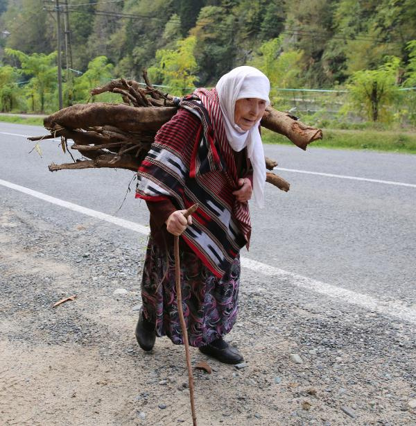 Rizeli Fatma nine anlattı! 8 çocuktan biri bile bakmadı