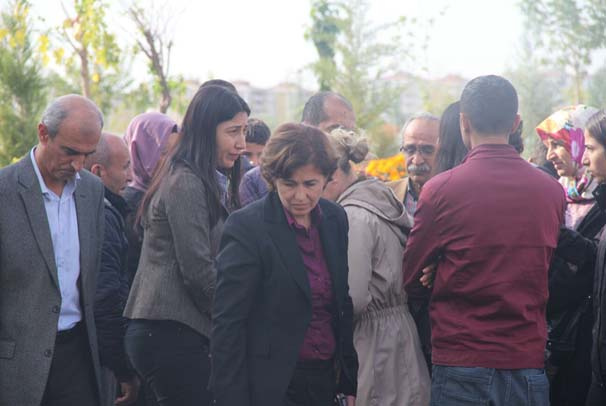 HDP'li vekil Leyla Birlik, PKK'lı teröristin cenazesine katıldı