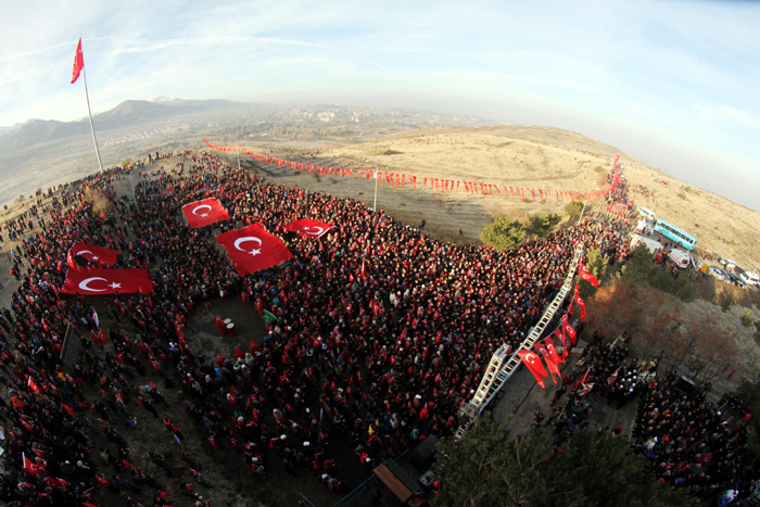 20 bin Erzurumlu ecdada yürüdü!