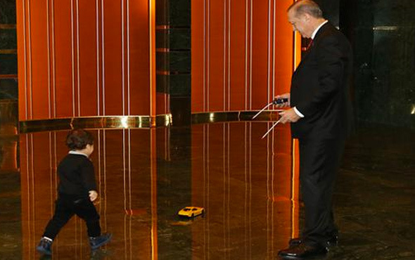 Erdoğan torunu ile birlikte çekilen fotoğrafı paylaştı!