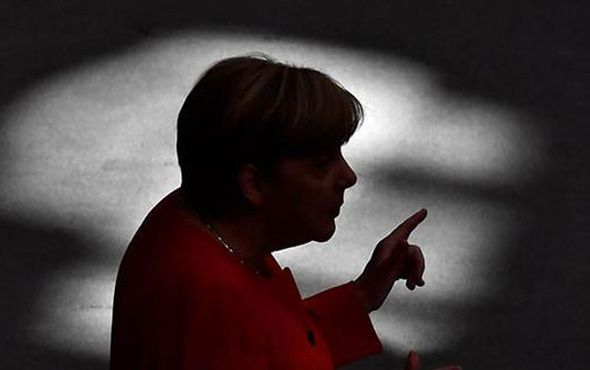 Merkel'in partisi son 6 yılın en dibinde