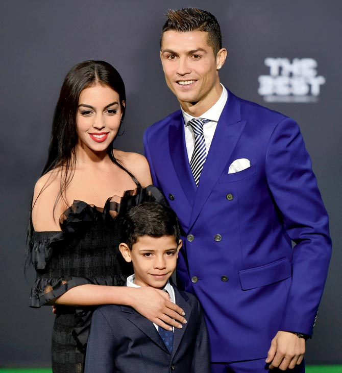 Tüm dünyaya böyle duyurdu! Ronaldo 4.kez baba oldu