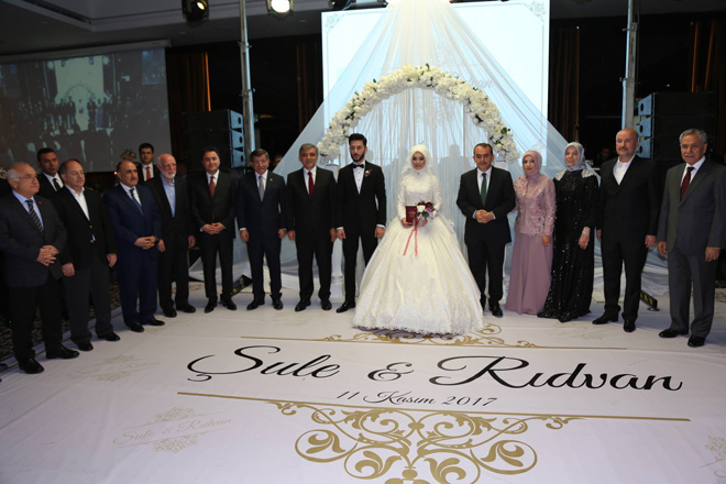 Sadullah Ergin'in kızının düğününde ilginç detay!