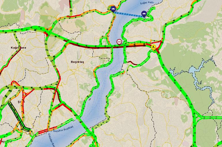 İstanbul'da trafik yoğunluğu: Çekiciyle kapattılar!