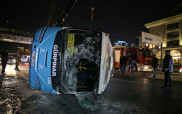 İstanbul'da halk otobüsü devrildi: Yaralılar var!
