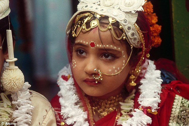 Her 9 kız çocuğundan biri, 15 yaşından önce evleniyor