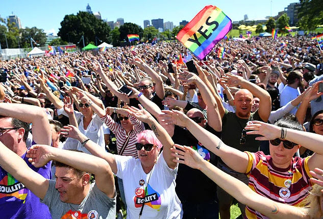 Avustralya eşcinsel evliliğe evet dedi