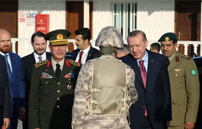 Askerlerimiz Katar'da Erdoğan'ı böyle karşıladı! Dikkat çeken detay