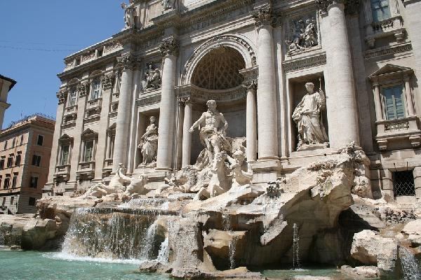 Roma belediyesi parasızlıktan dilek paralarına el koydu