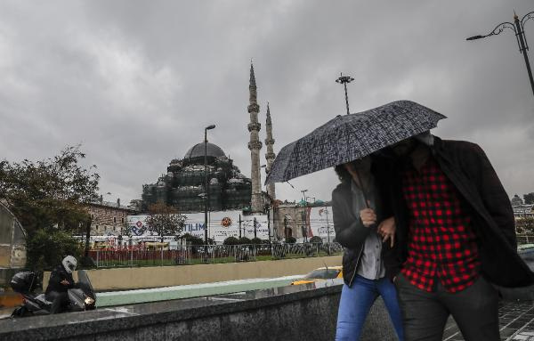 İstanbul'da gündüz geceye döndü! Önümüzdeki 20 saate dikkat