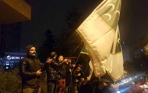 Boşnaklardan Rasim Ozan Kütahyalı protestosu