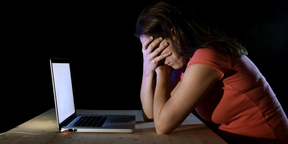 Her 5 kadından 1'i internette tacize uğruyor