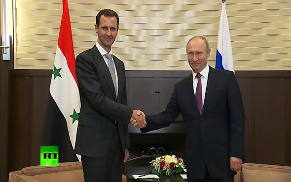 Putin yarınki üçlü zirve öncesi Soçi'de Esad'la görüştü