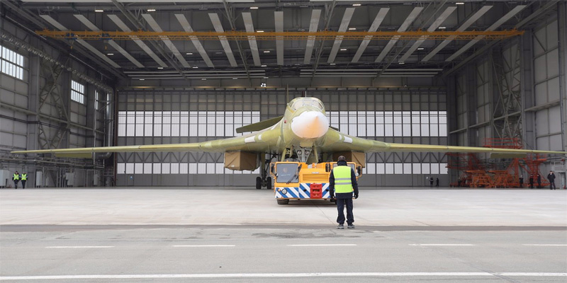 Rusya 'süper bombardıman uçağı'nı görücüye çıkardı