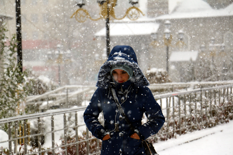 Erzurum'da lapa lapa kar yapıyor! İşte kar manzaraları