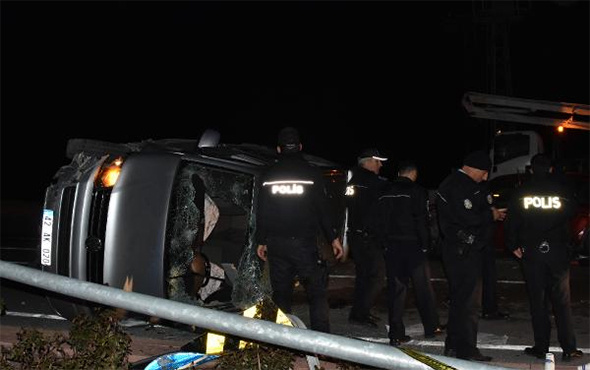 AK Partilileri taşıyan minibüs kaza yaptı! Eski milletvekili...