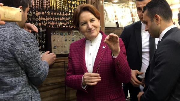 Meral Akşener, Mardin’de tespih ve gümüş küpe satın aldı