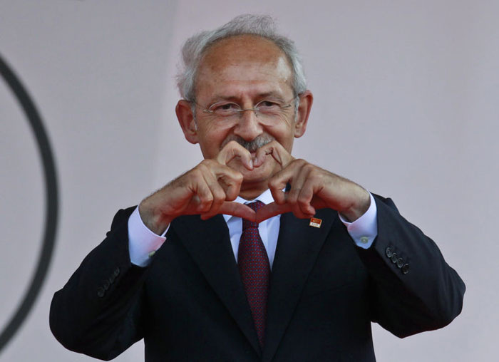 Ünlülerden Kılıçdaroğlu'na 'dayak' tepkisi! Hangi devirdeyiz?