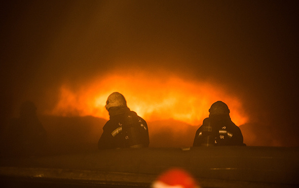 Taksim'de metruk bina yangın çıktı 