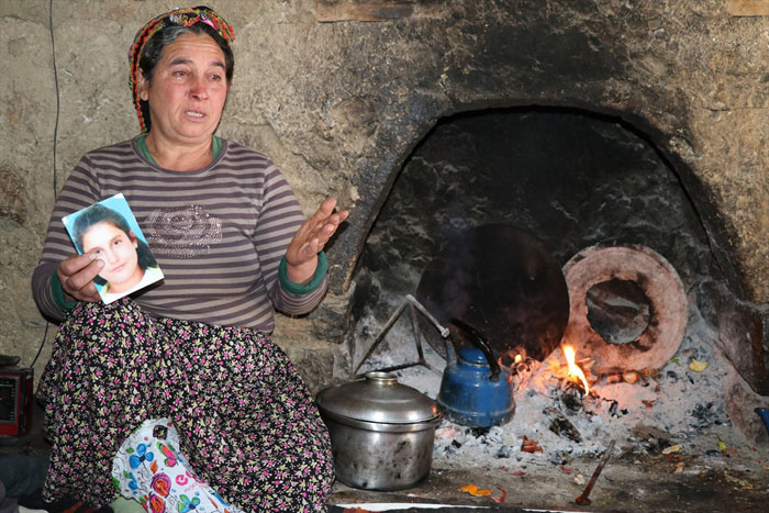 Yurtta yanarak ölen kızların anneleri hala ağlıyor! 1 yıl oldu...