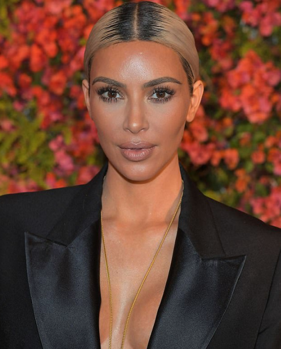Kim Kardashian çırılçıplak poz verdi beğeni rekoru kırdı