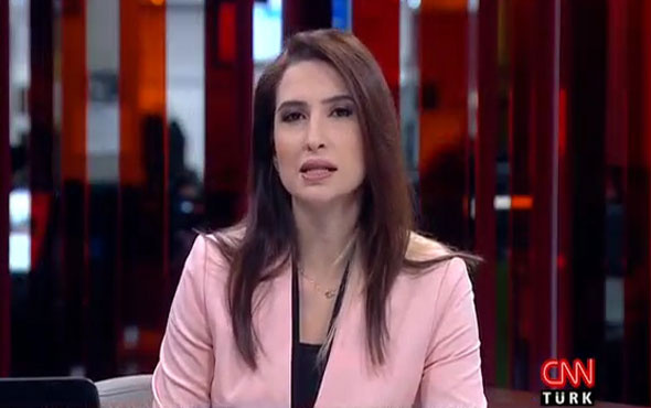 CNN Türk spikeri yaka mikrofonunu açmayı unutunca