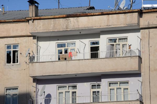Diyarbakır'da PKK'nın hücre evine operasyon: 1 şehit