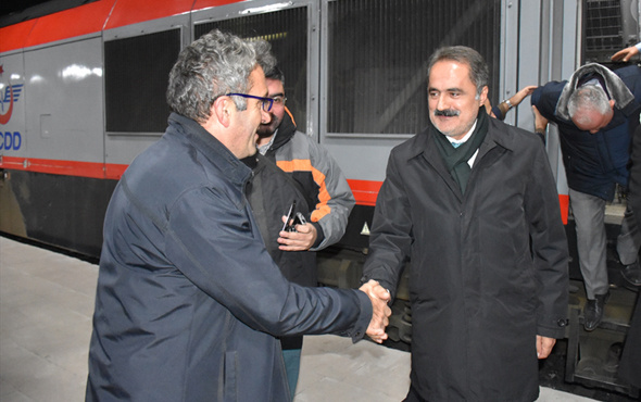 Bakü-Tiflis-Kars Demiryolu'nda ilk tren Kars'a ulaştı