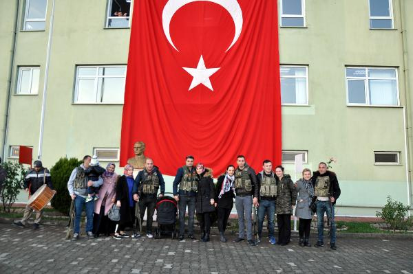 Düşmana korku salan görüntü! 180 komando böyle gitti