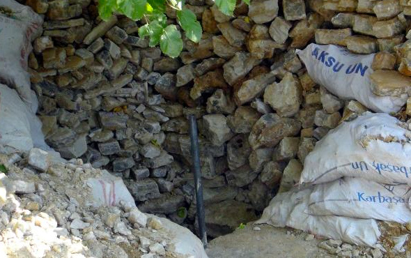 Gördüğü rüya üzerine işçi tutup, evin altında define aradı