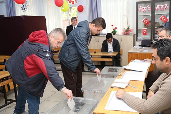 Antalya bir kez daha demokrasi dersi verdi