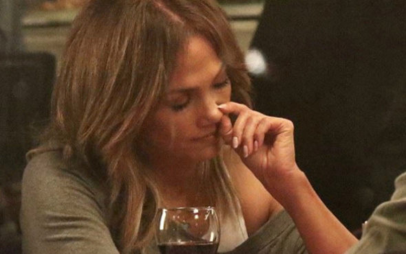 Jennifer Lopez burnunu karıştırdı ünlü şarkıcı destek verdi 