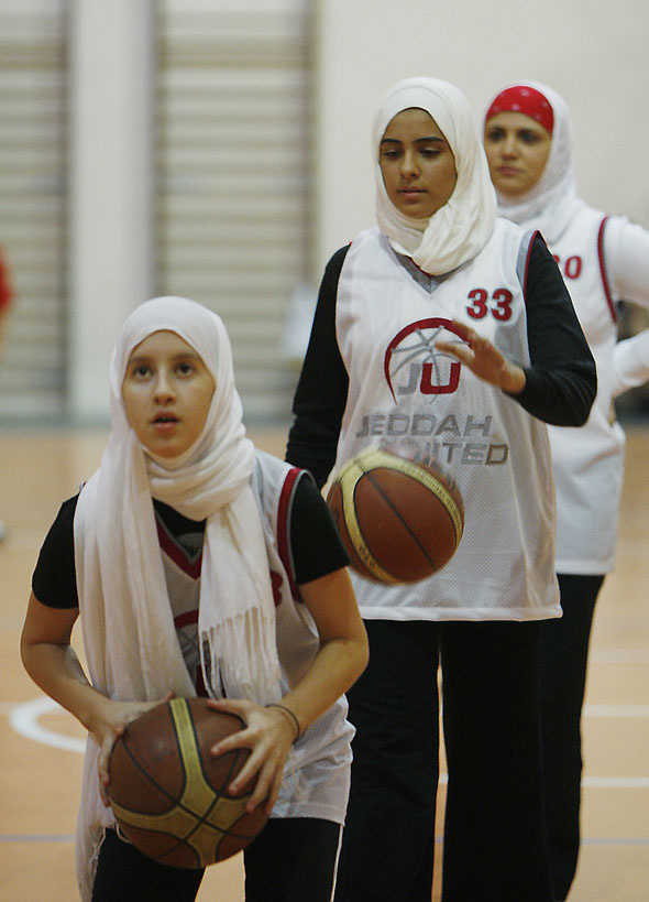 Suudi Arabistan'dan yeni açılım: Kadın basketbol turnuvası