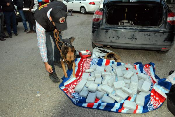 Açığa alınan polis, 40 kilo eroinle yakalandı!