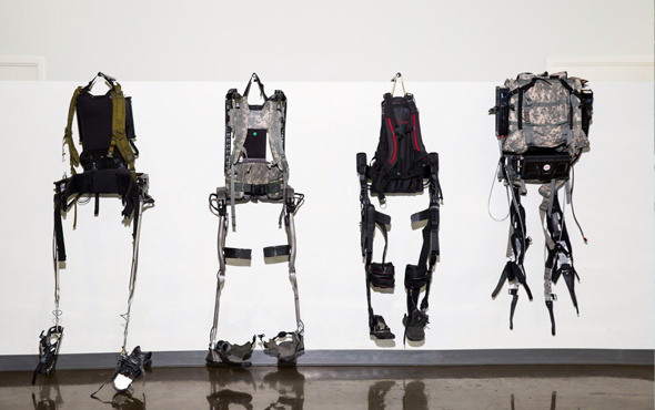 Dünyadaki ilk taşınabilir eksoskeleton basına tanıtıldı