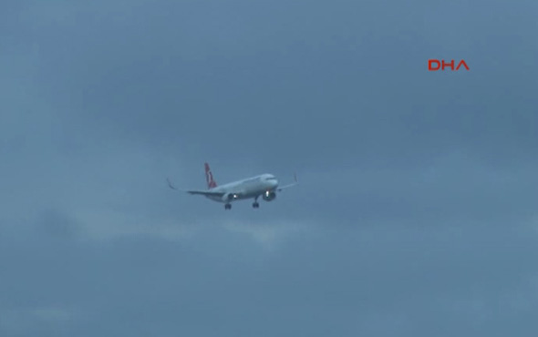 İstanbul'da fırtına uçak seferleri iptal uçaklar havada kaldı