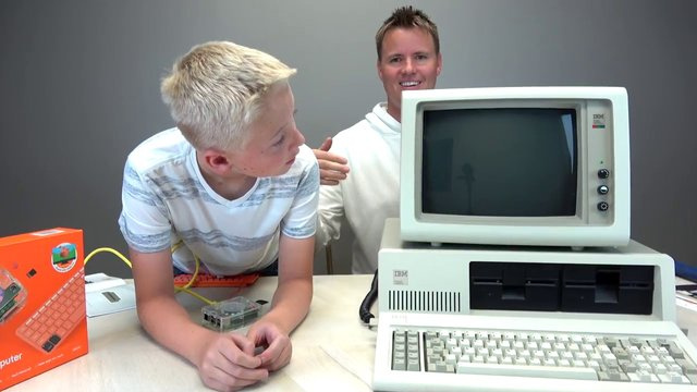 Dünyanın ilk bilgisayarını açtılar içinden bakın ne çıktı