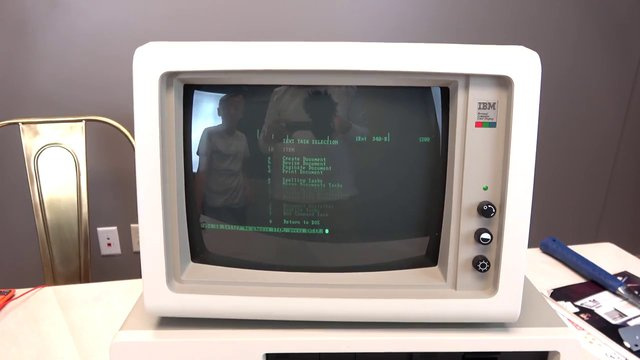 Dünyanın ilk bilgisayarını açtılar içinden bakın ne çıktı