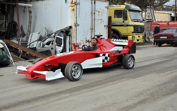 Hurda otomobil ve traktör parçalarından Formula aracı yaptı!